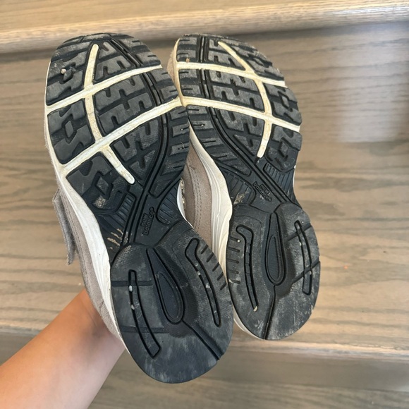 Kids New Balance 993 fuel cell tech Size 34.5 hook and loop Velcro strap US2.5 - Picture 4 of 5